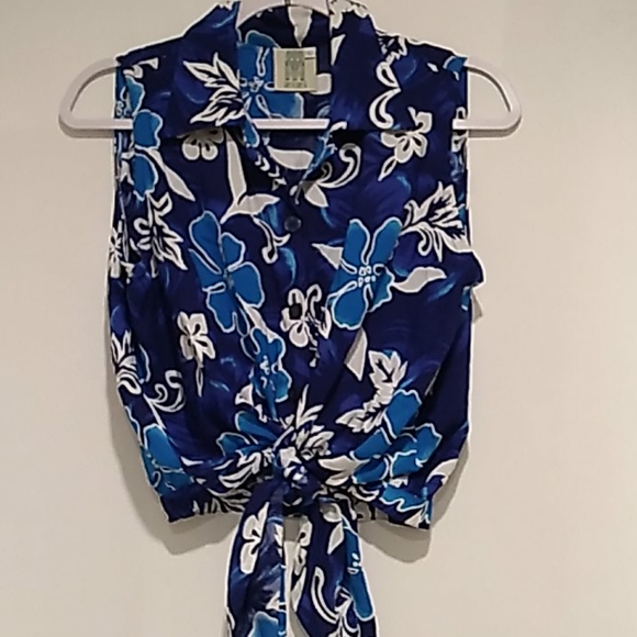 Zizi Tops - Zizi •blue floral button up tie knot front top